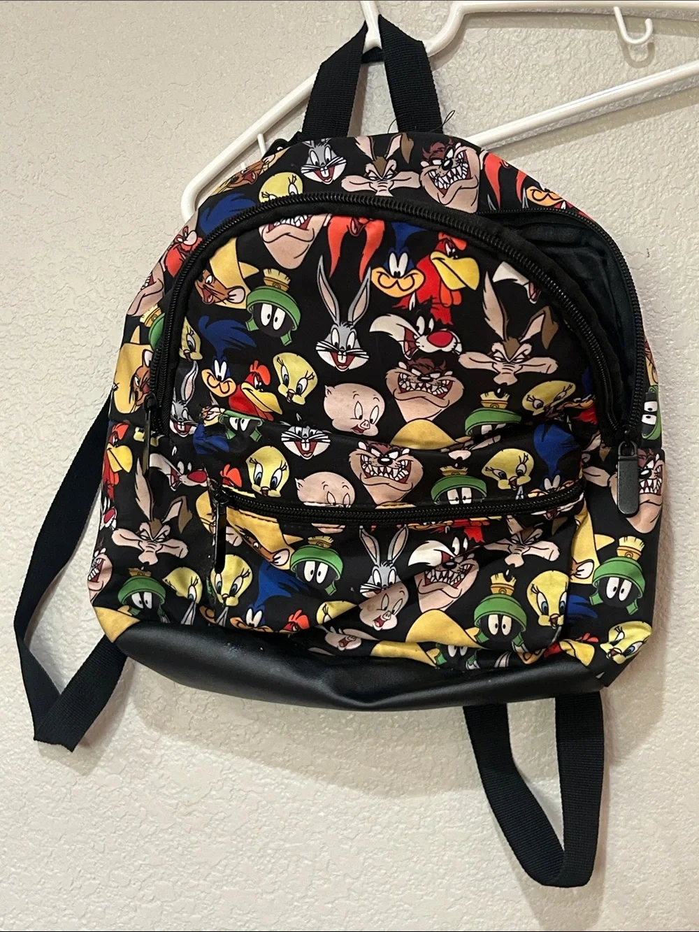 Looney Tunes characters bag pack small size